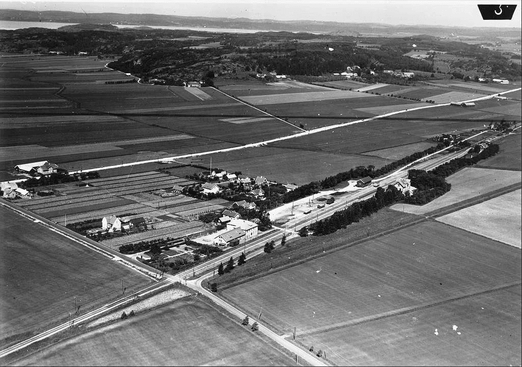 Flygfoto över Fjärås station 1935